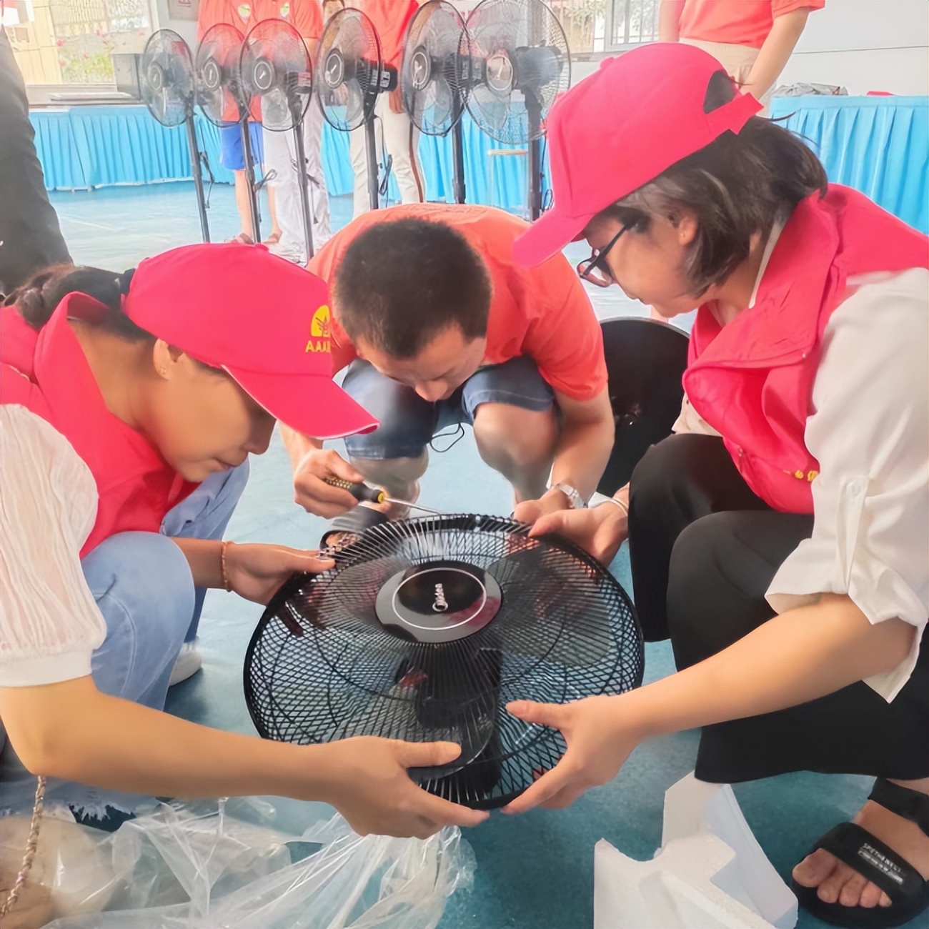 “关爱他人，服务社会”助残活动