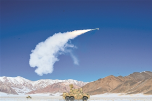 新疆军区某团组织实战化训练